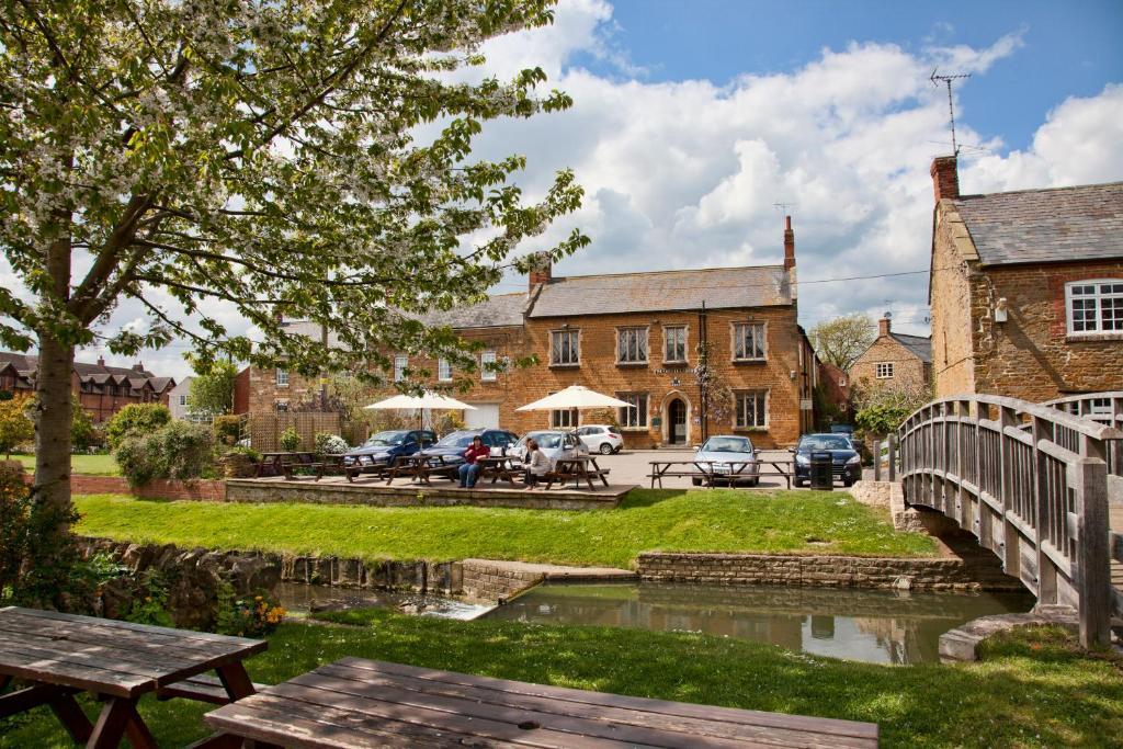 The Nevill Arms Medbourne Exterior foto